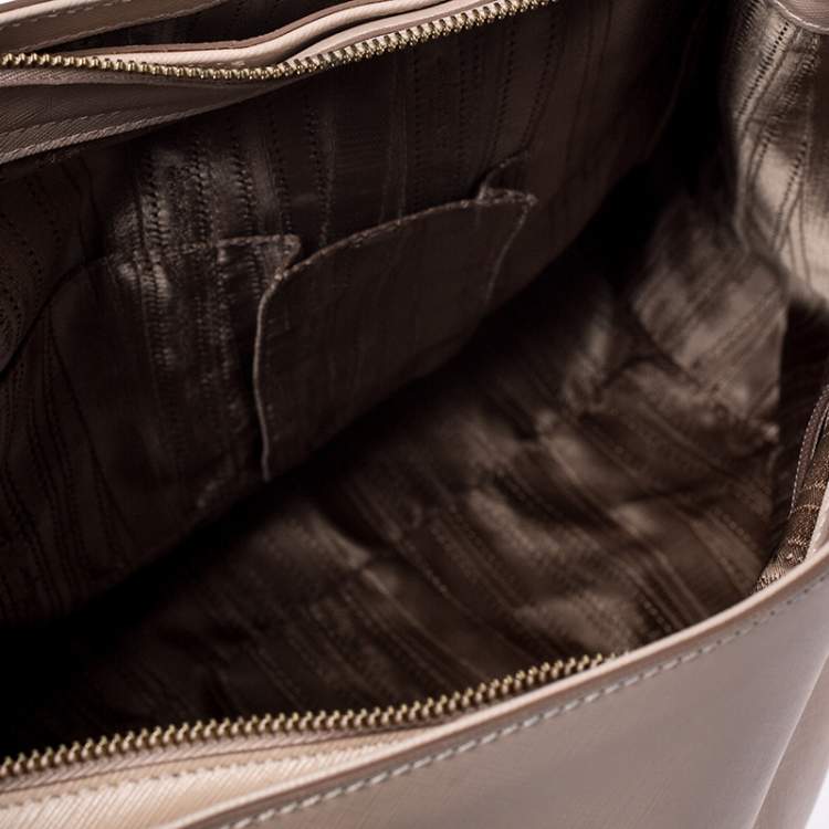 مملوكة مسبقًا Salvatore Ferragamo Beige Leather Batik Tote 