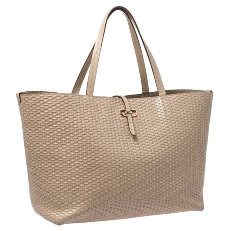 مملوكة مسبقًا Salvatore Ferragamo Beige Woven Leather Bice Tote