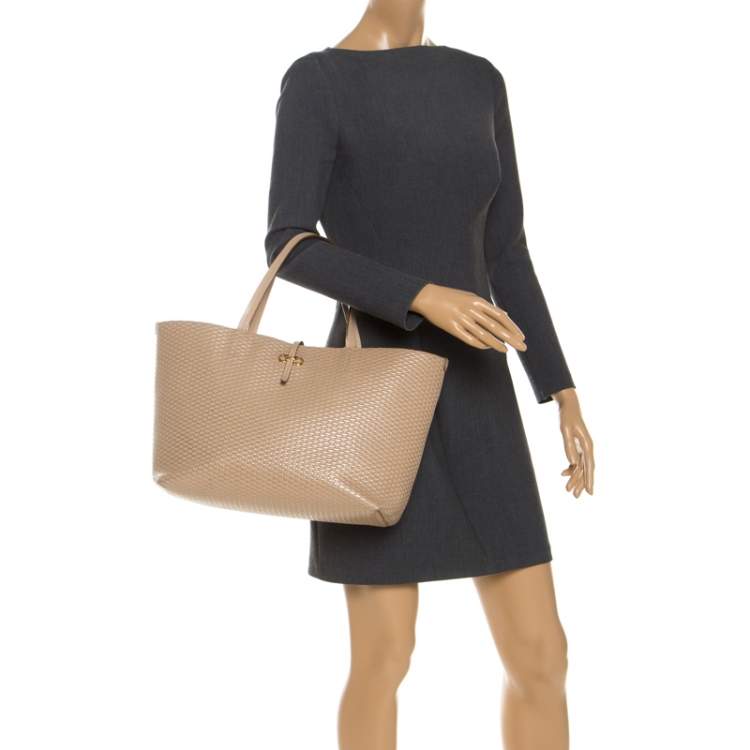 مملوكة مسبقًا Salvatore Ferragamo Beige Woven Leather Bice Tote