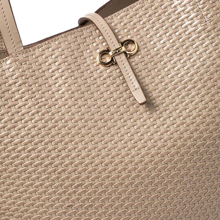 مملوكة مسبقًا Salvatore Ferragamo Beige Woven Leather Bice Tote