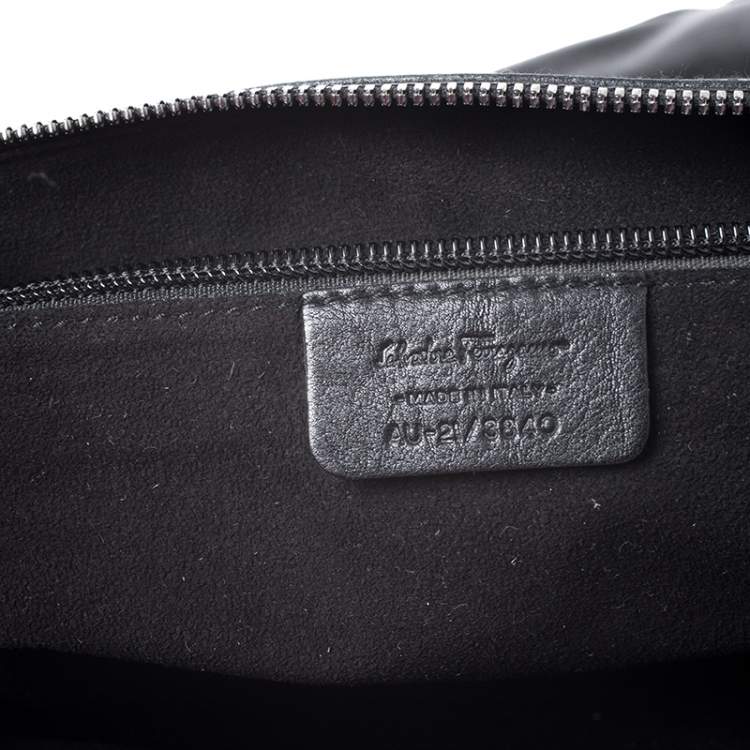 مملوكة مسبقًا Salvatore Ferragamo Black Leather Gancini Hobo