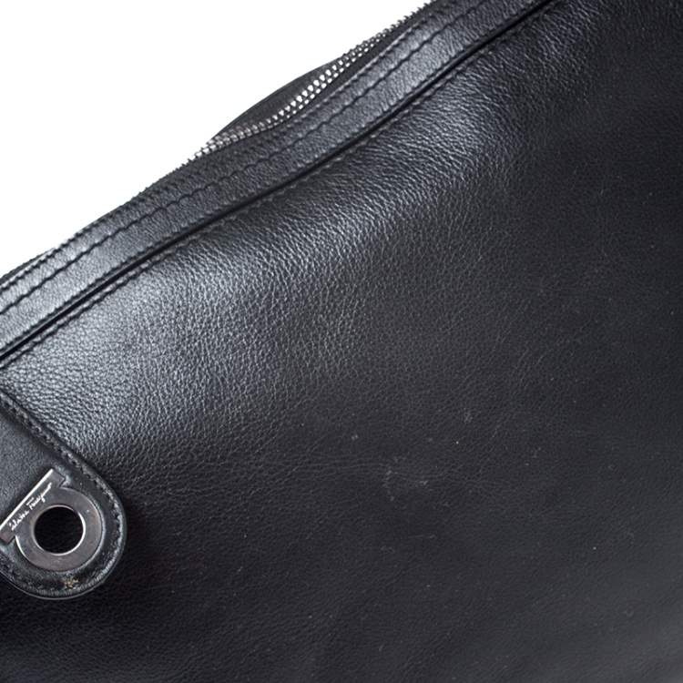 مملوكة مسبقًا Salvatore Ferragamo Black Leather Gancini Hobo