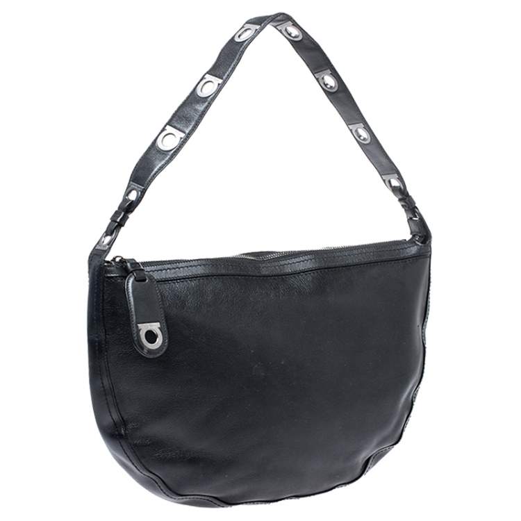 مملوكة مسبقًا Salvatore Ferragamo Black Leather Gancini Hobo