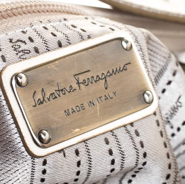 Pre Owned Salvatore Ferragamo Off-White Leather Hobo