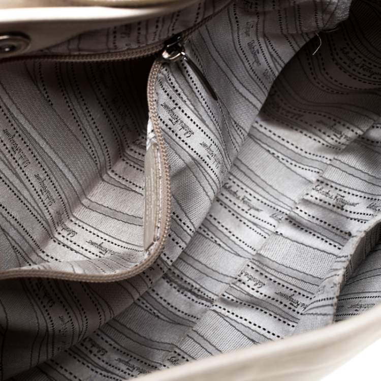 Pre Owned Salvatore Ferragamo Off-White Leather Hobo