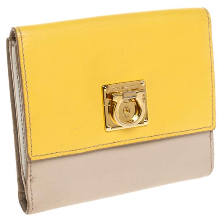 Pre Owned Salvatore Ferragamo Beige/Yellow Leather Gancio Bar French Wallet