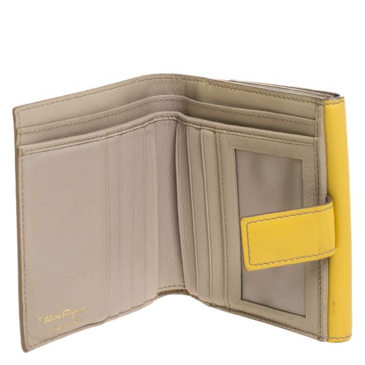 Pre Owned Salvatore Ferragamo Beige/Yellow Leather Gancio Bar French Wallet