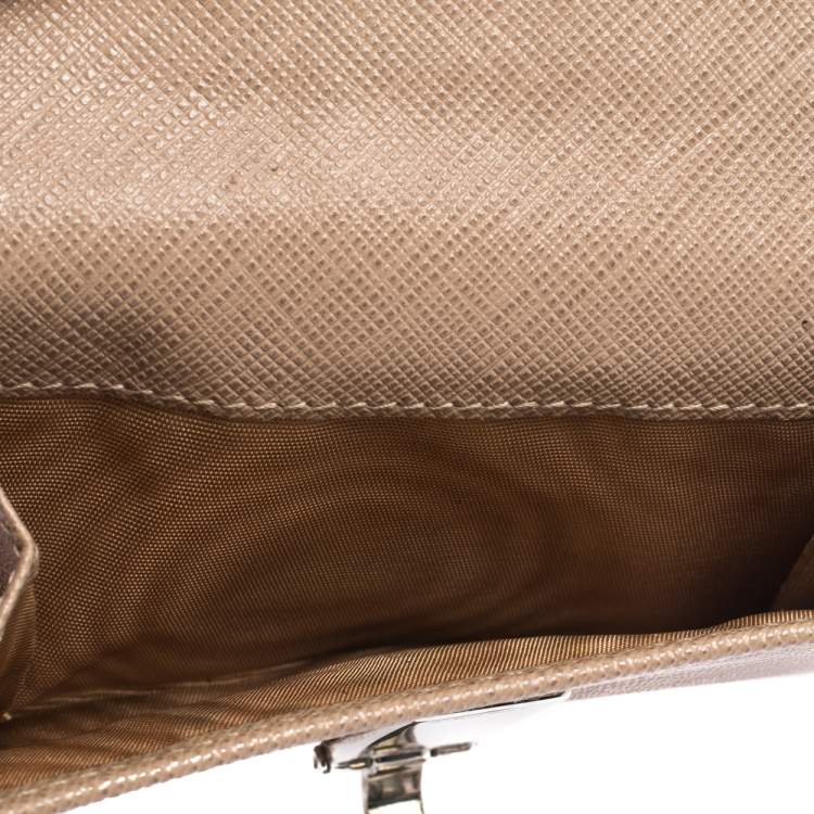 مملوكة مسبقًا Salvatore Ferragamo Beige Leather Gancini Clip Compact Wallet