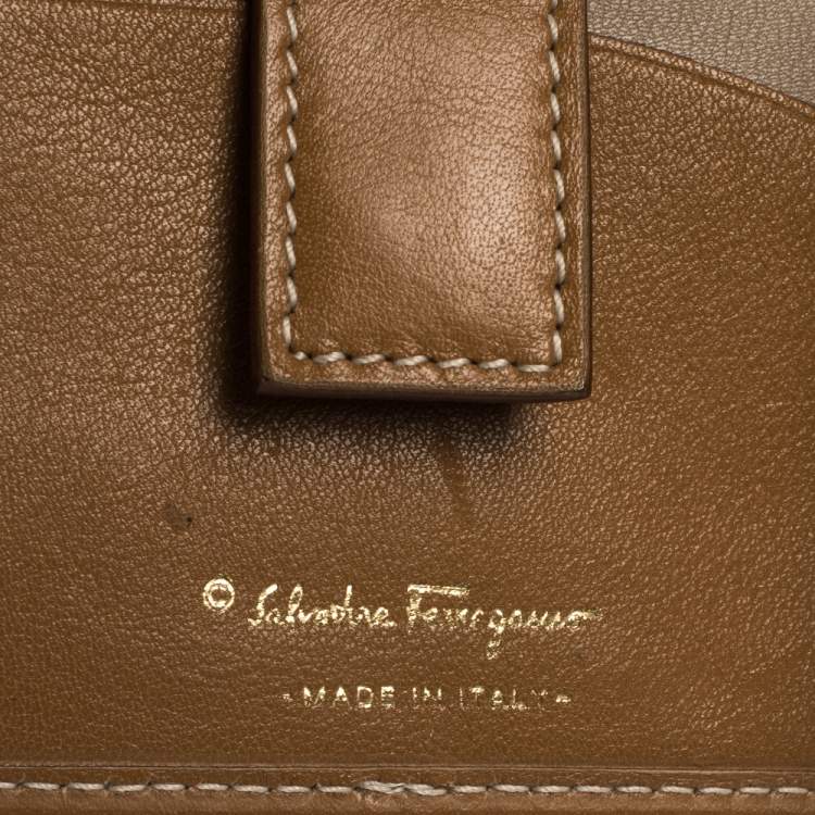 Pre Owned Salvatore Ferragamo White/Brown Gancini Embossed Leather Wallet Bag