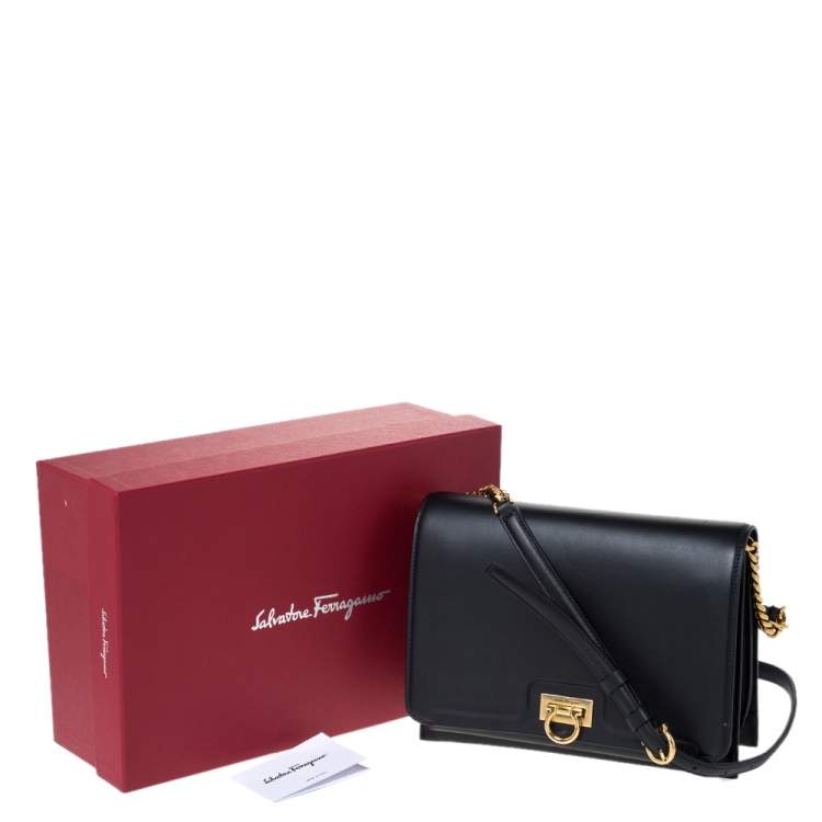 مملوكة مسبقًا Salvatore Ferragamo Black Leather Gancio Square Shoulder Bag