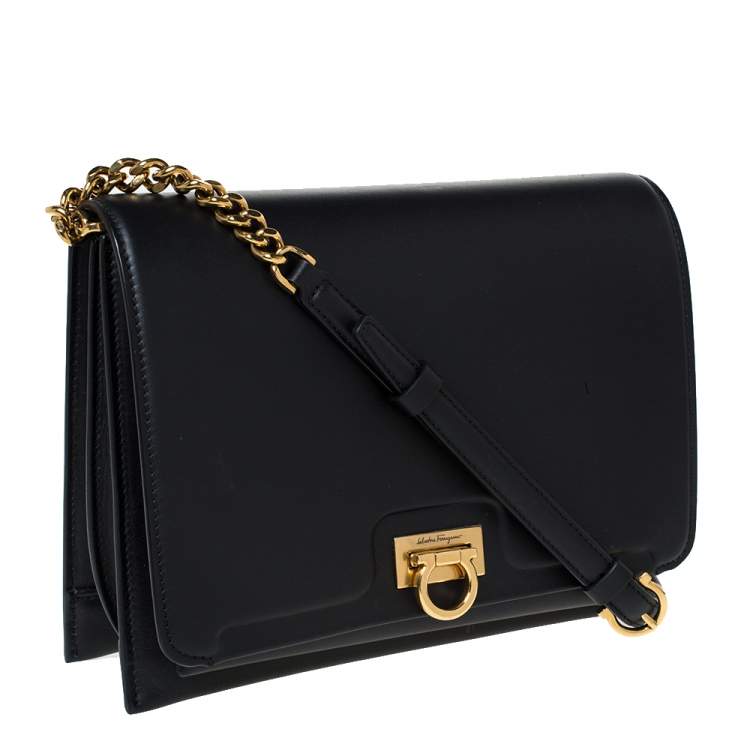 مملوكة مسبقًا Salvatore Ferragamo Black Leather Gancio Square Shoulder Bag
