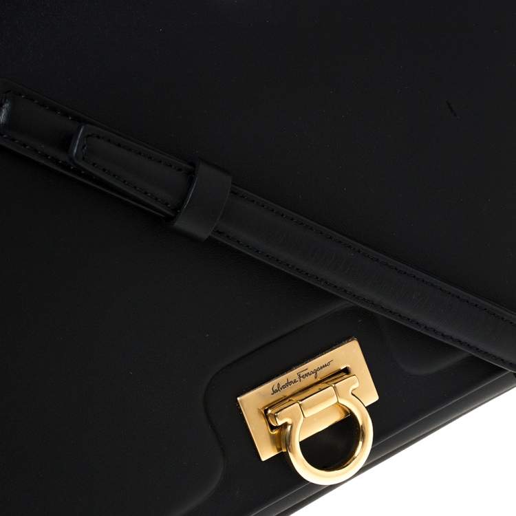 مملوكة مسبقًا Salvatore Ferragamo Black Leather Gancio Square Shoulder Bag