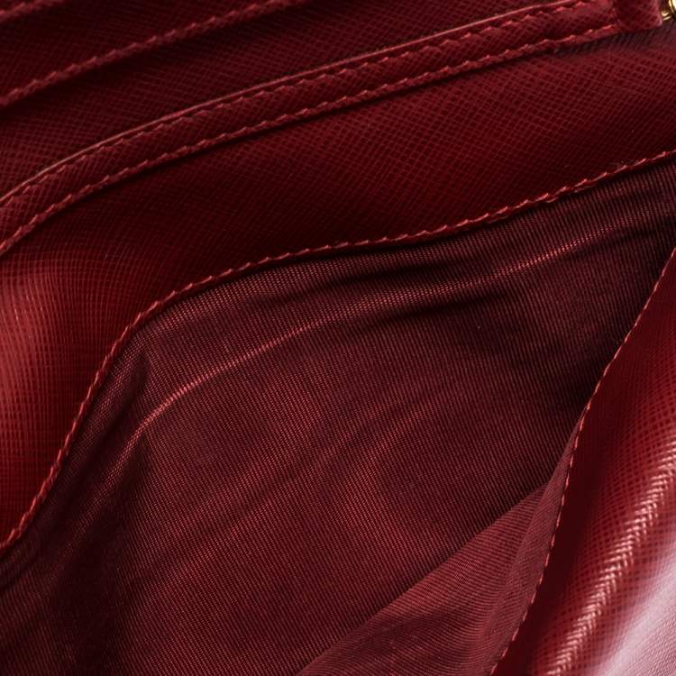 مملوكة مسبقًا Salvatore Ferragamo Red Leather Vara Bow Wallet on Chain