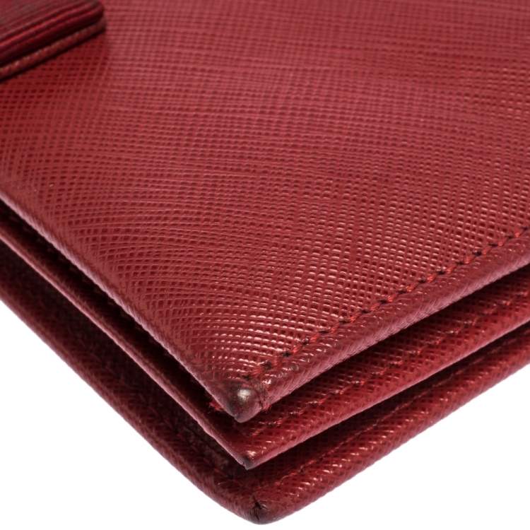 مملوكة مسبقًا Salvatore Ferragamo Red Leather Vara Bow Wallet on Chain
