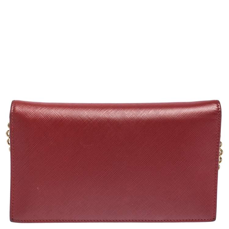 مملوكة مسبقًا Salvatore Ferragamo Red Leather Vara Bow Wallet on Chain