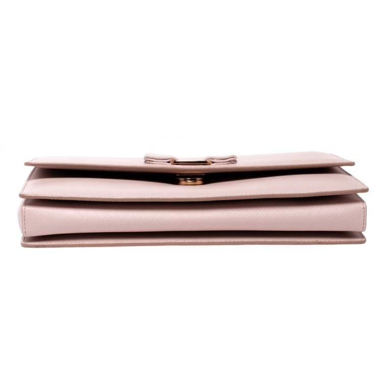مملوكة مسبقًا Salvatore Ferragamo Light Beige Leather Vara Bow Chain Shoulder Bag