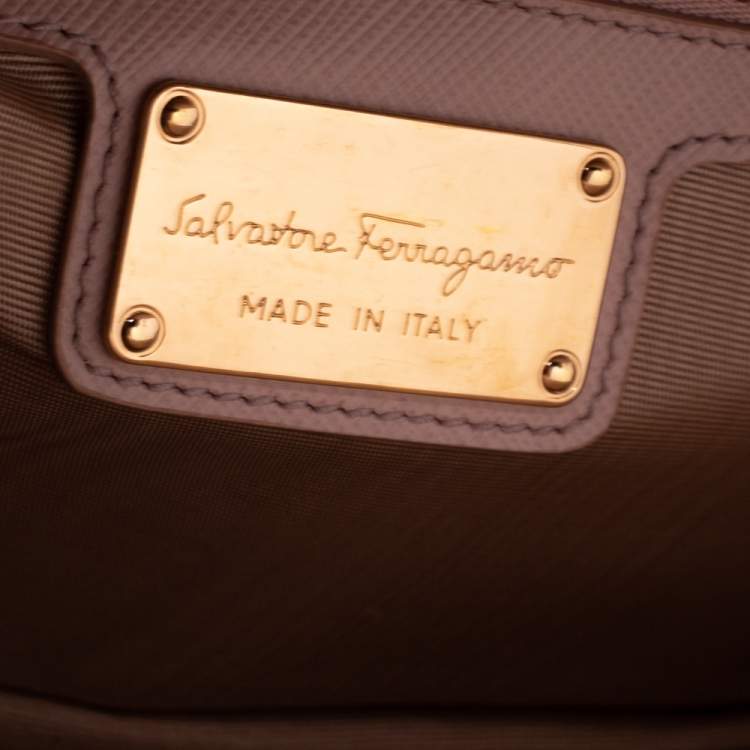 مملوكة مسبقًا Salvatore Ferragamo Light Beige Leather Vara Bow Chain Shoulder Bag