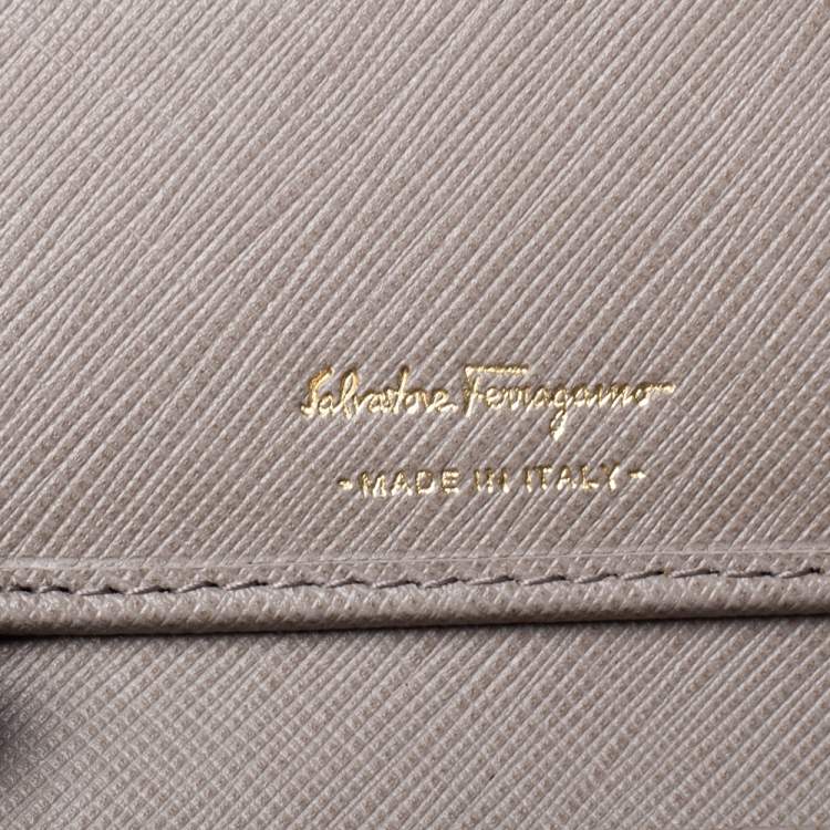 مملوكة مسبقًا Salvatore Ferragamo Grey Leather Double Gancio Zip Around Wallet