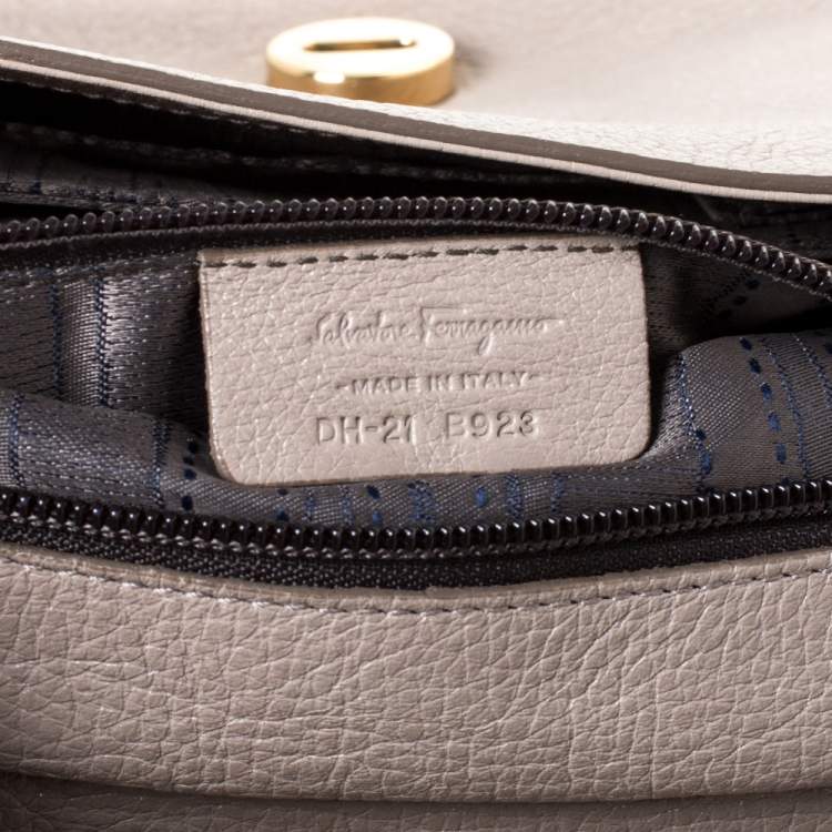 مملوكة مسبقًا Salvatore Ferragamo Beige Leather Shoulder Bag