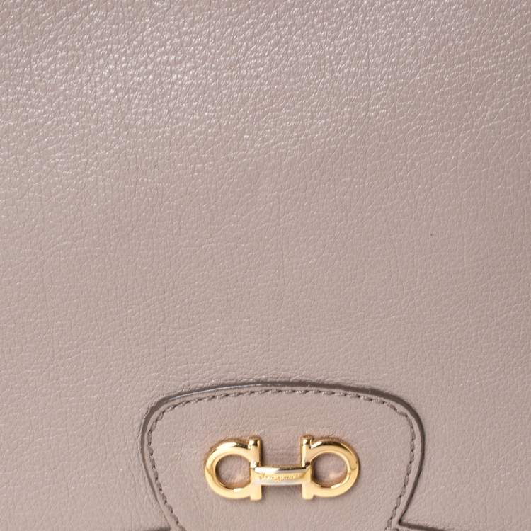 مملوكة مسبقًا Salvatore Ferragamo Beige Leather Shoulder Bag