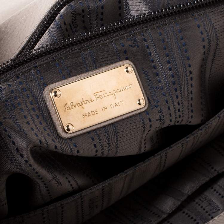 مملوكة مسبقًا Salvatore Ferragamo Beige Leather Shoulder Bag