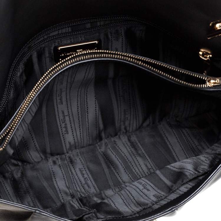 Pre Owned Salvatore Ferragamo Black Leather Shoulder Bag