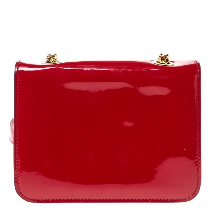مملوكة مسبقًا Salvatore Ferragamo Red Patent Leather Bow Crossbody Bag