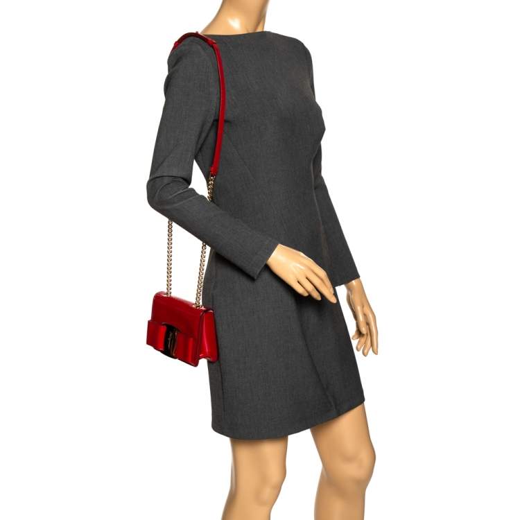 مملوكة مسبقًا Salvatore Ferragamo Red Patent Leather Bow Crossbody Bag