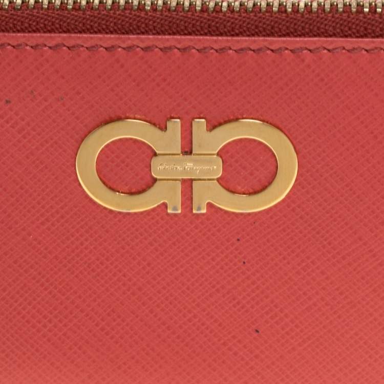 Pre Owned Salvatore Ferragamo Coral Leather Double Gancio Key Pouch