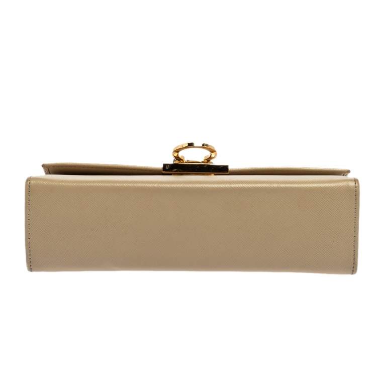 Pre Owned Salvatore Ferragamo Beige Leather Gancini Chain Bag