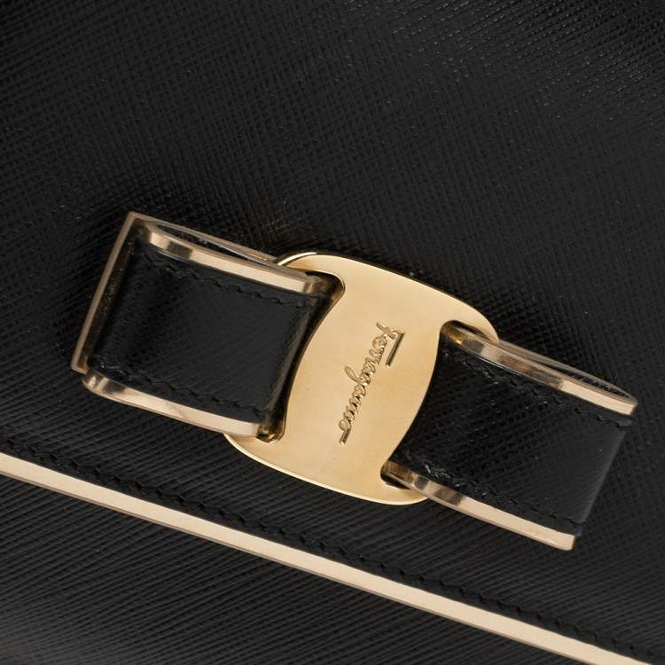 مملوكة مسبقًا Salvatore Ferragamo Black Leather Mini Vara Shoulder Bag