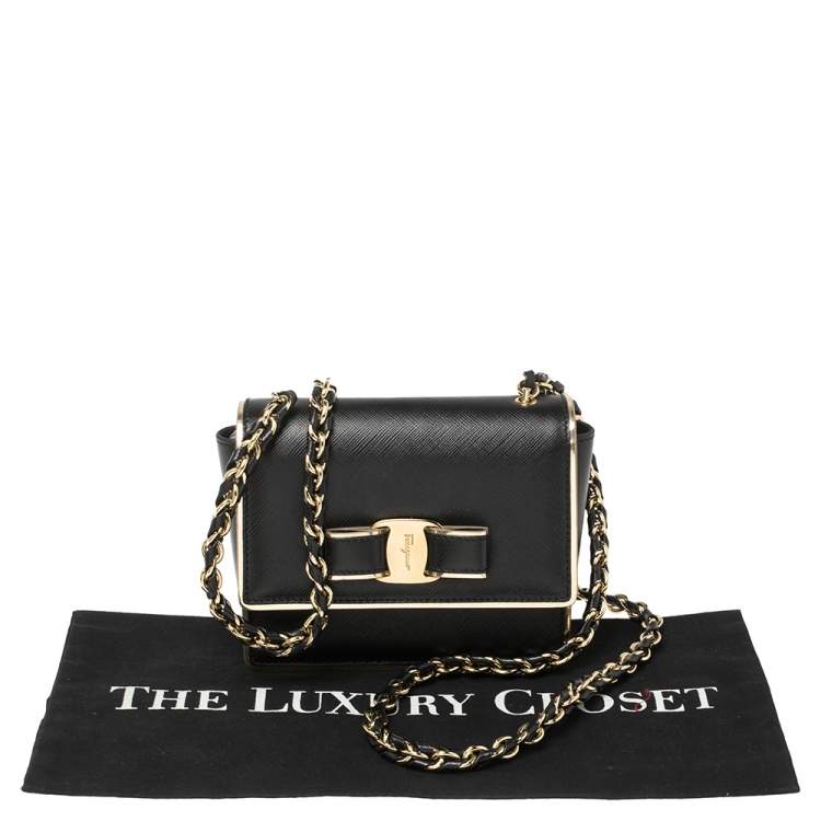 مملوكة مسبقًا Salvatore Ferragamo Black Leather Mini Vara Shoulder Bag