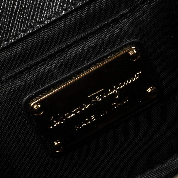مملوكة مسبقًا Salvatore Ferragamo Black Leather Mini Vara Shoulder Bag