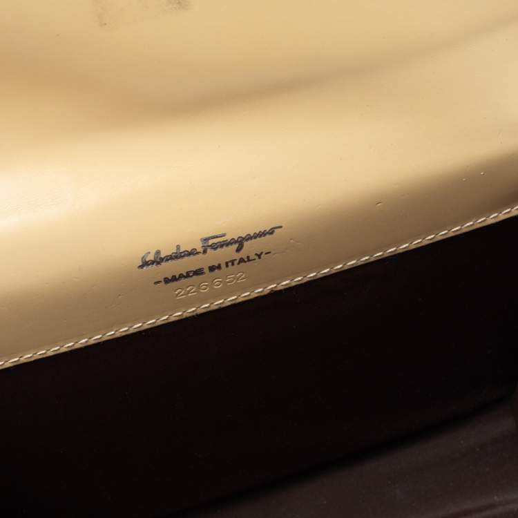 Pre Owned Salvatore Ferragamo Cream Leather Small Gancio Flap Clutch