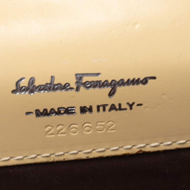 Pre Owned Salvatore Ferragamo Cream Leather Small Gancio Flap Clutch