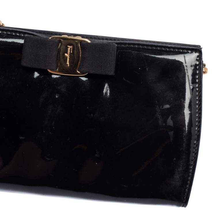 Pre Owned Salvatore Ferragamo Black Patent Leather Vara Piuma Chain Clutch