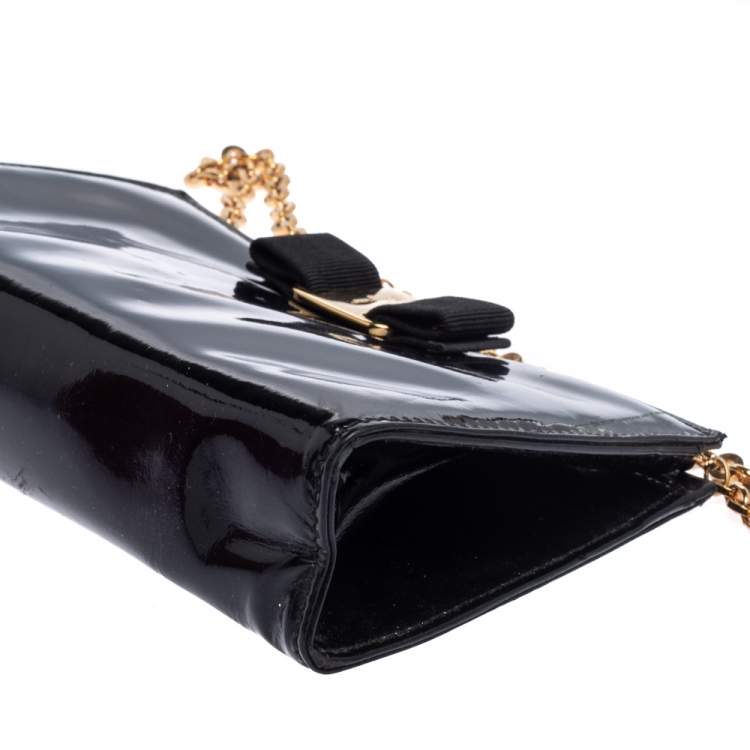 Pre Owned Salvatore Ferragamo Black Patent Leather Vara Piuma Chain Clutch