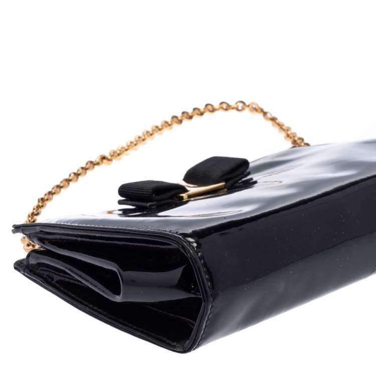 Pre Owned Salvatore Ferragamo Black Patent Leather Vara Piuma Chain Clutch