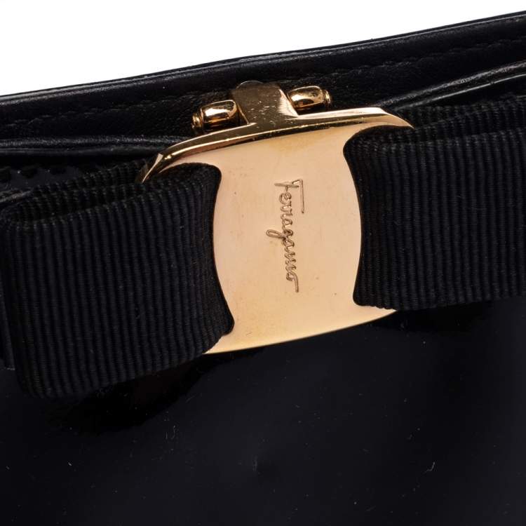 Pre Owned Salvatore Ferragamo Black Patent Leather Vara Piuma Chain Clutch