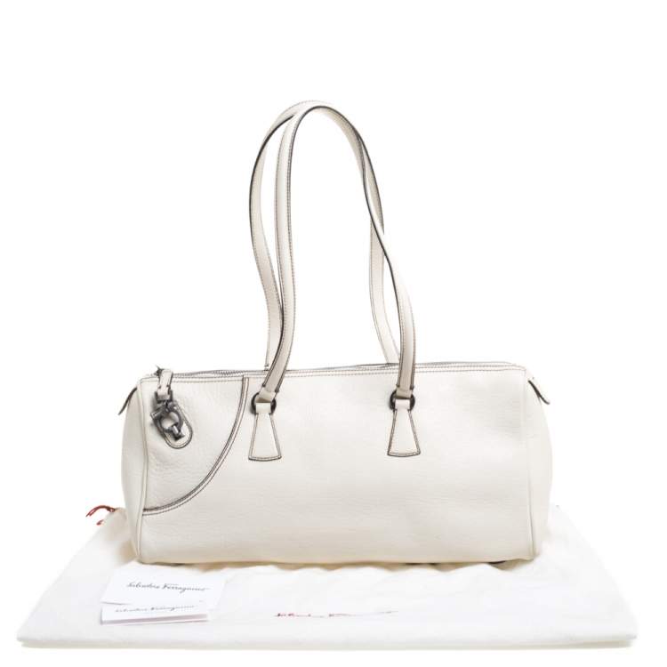مملوكة مسبقًا Salvatore Ferragamo White Leather Gancio Zip Satchel