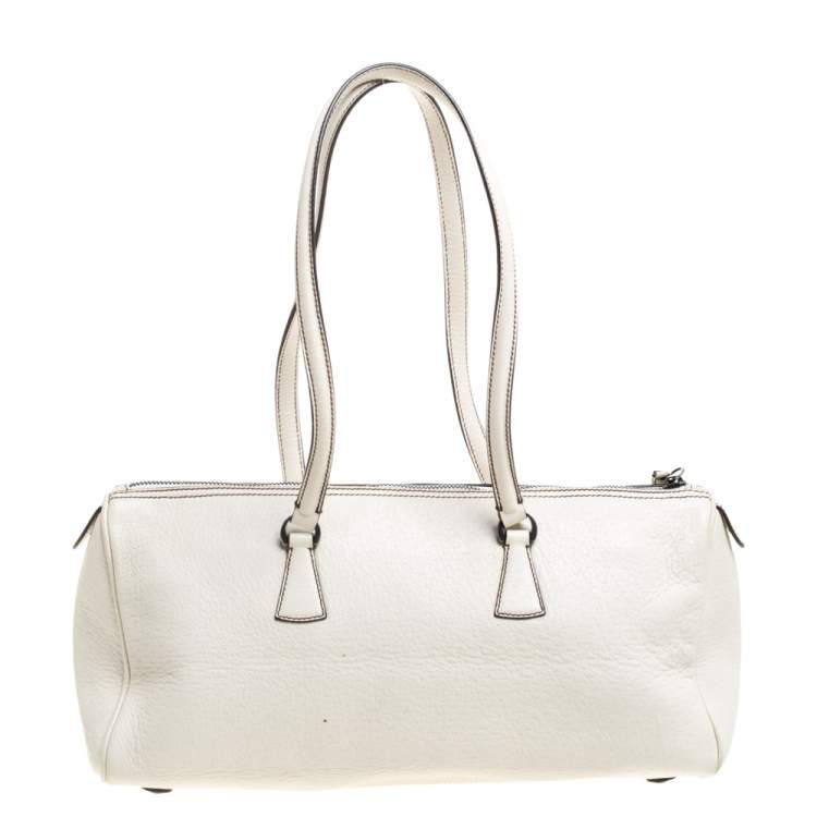 مملوكة مسبقًا Salvatore Ferragamo White Leather Gancio Zip Satchel