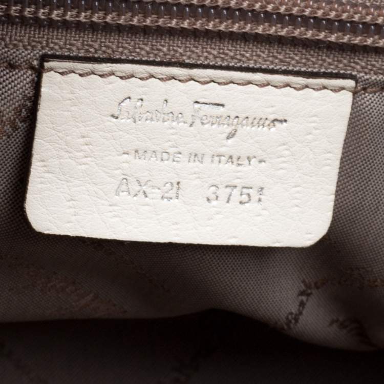 مملوكة مسبقًا Salvatore Ferragamo White Leather Gancio Zip Satchel