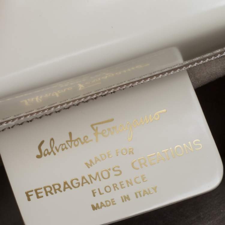 Pre Owned Salvatore Ferragamo Cream Patent Leather Kelly Top Handle Bag