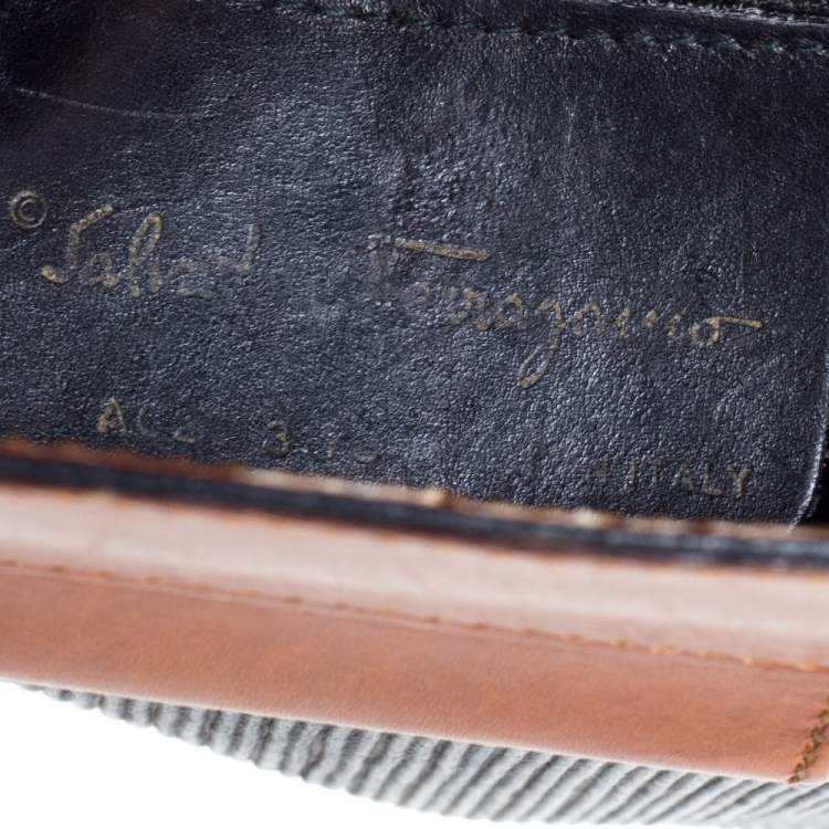 Pre Owned Salvatore Ferragamo Black/Brown Textured Leather Vintage Shoulder Bag