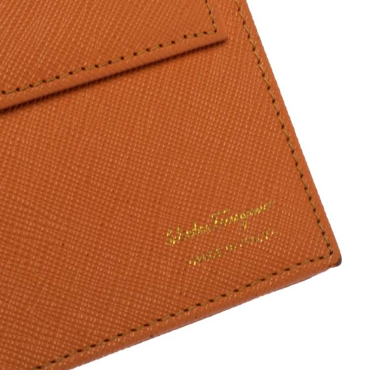 مملوكة مسبقًا Salvatore Ferragamo Orange Leather Miss Vara Wallet On Chain
