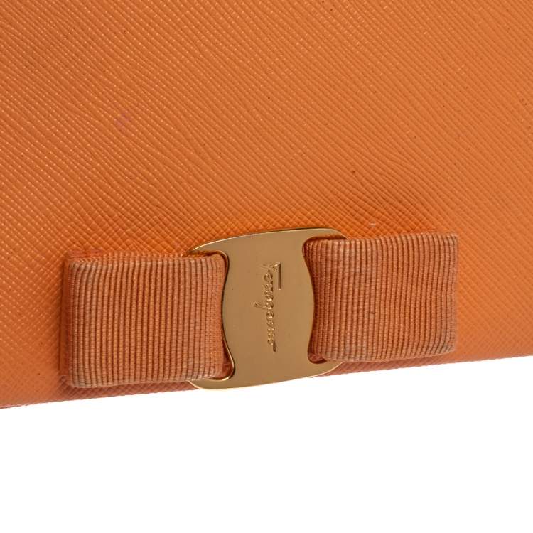 مملوكة مسبقًا Salvatore Ferragamo Orange Leather Miss Vara Wallet On Chain