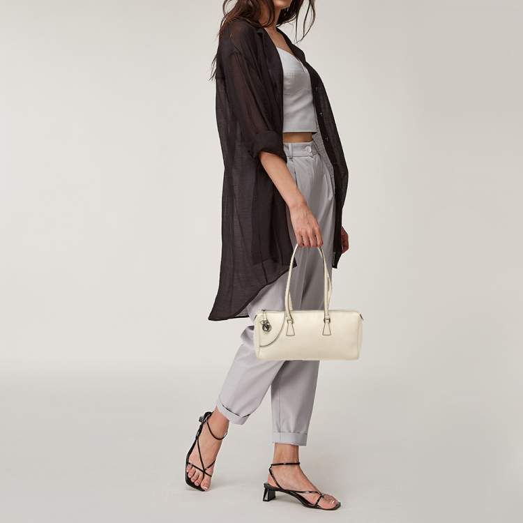 مملوكة مسبقًا Salvatore Ferragamo Cream Leather Gancio Zip Satchel