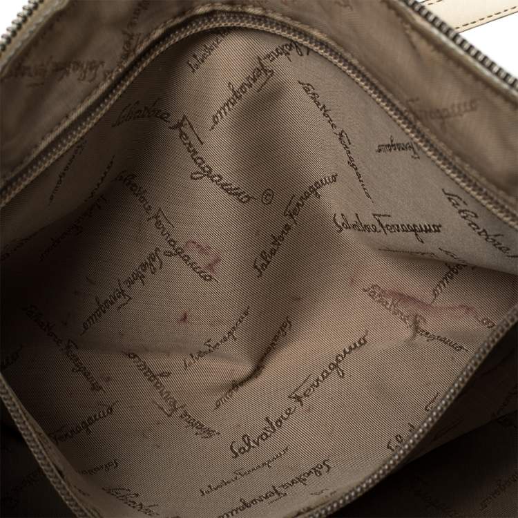 مملوكة مسبقًا Salvatore Ferragamo Cream Leather Gancio Zip Satchel