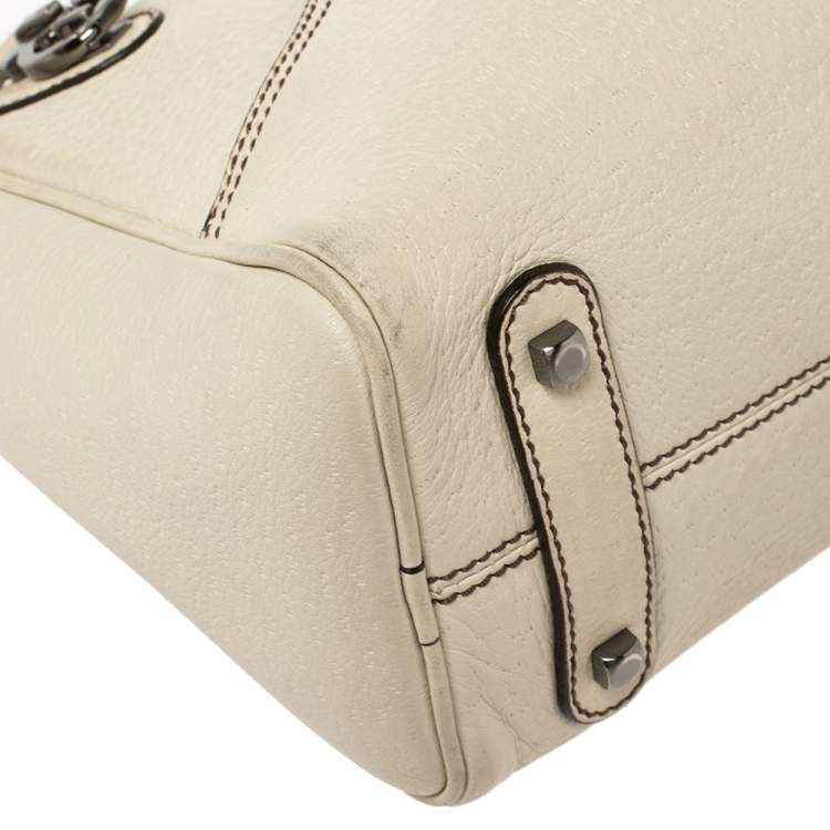 مملوكة مسبقًا Salvatore Ferragamo Cream Leather Gancio Zip Satchel