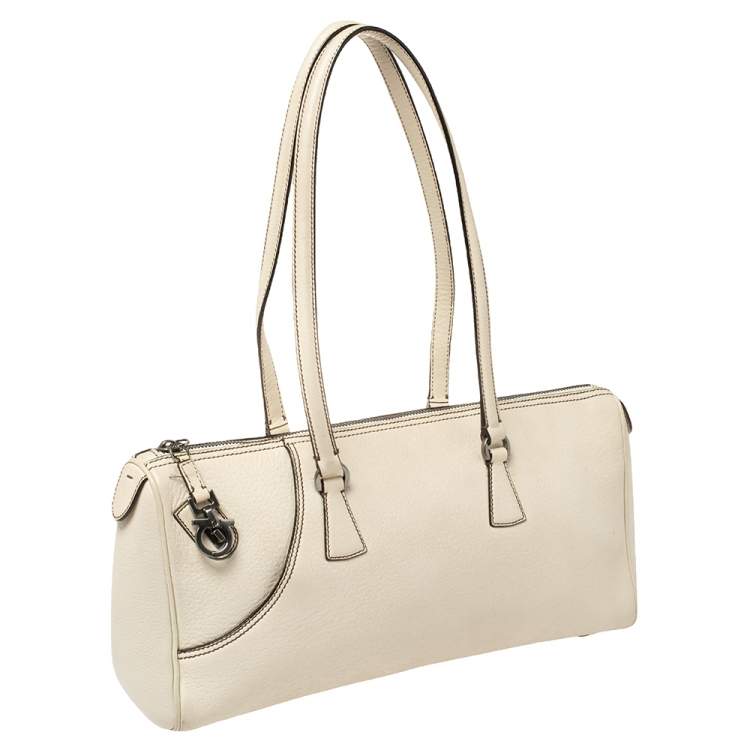 مملوكة مسبقًا Salvatore Ferragamo Cream Leather Gancio Zip Satchel